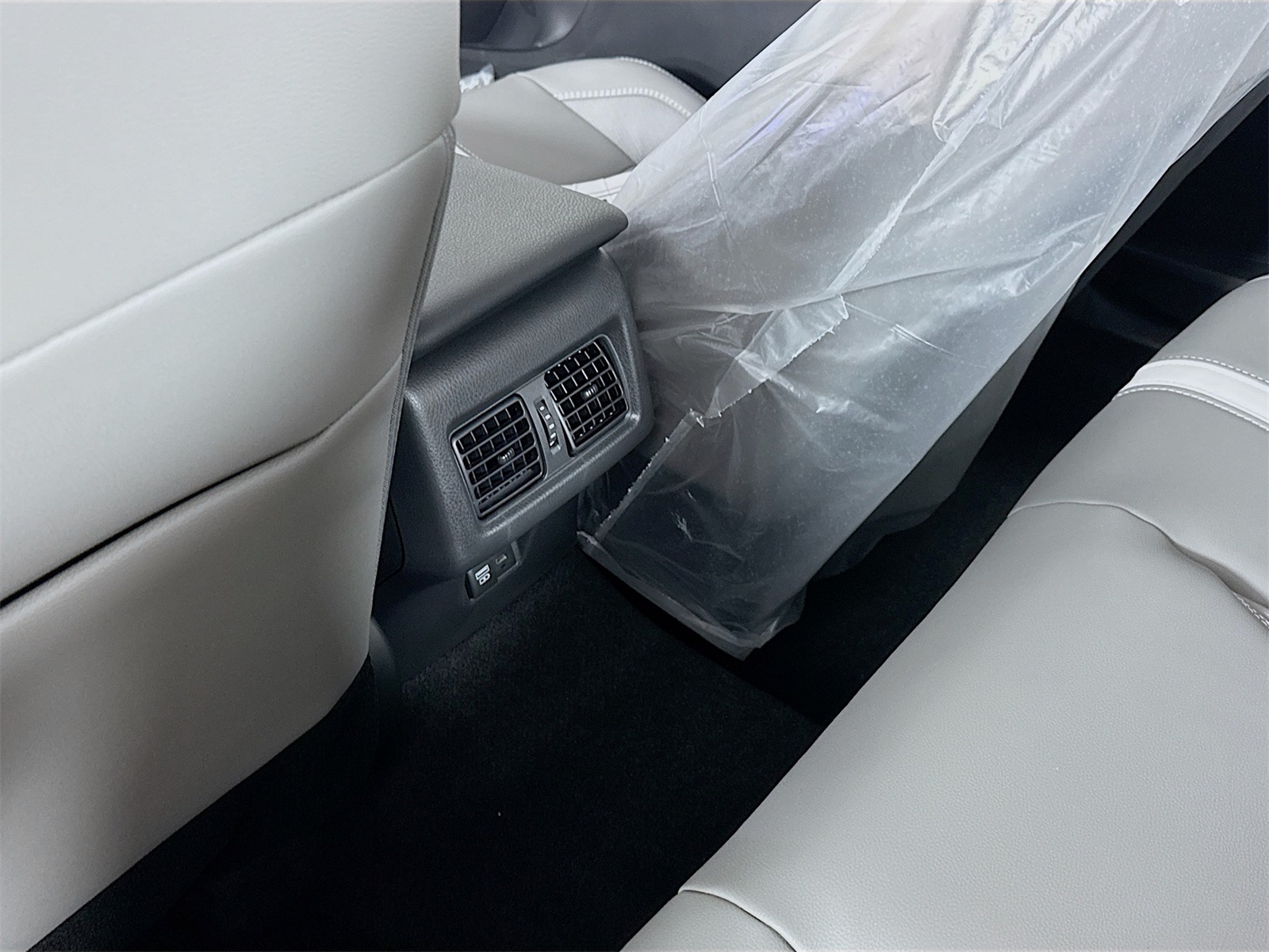 2025 Toyota Camry SE photo 13