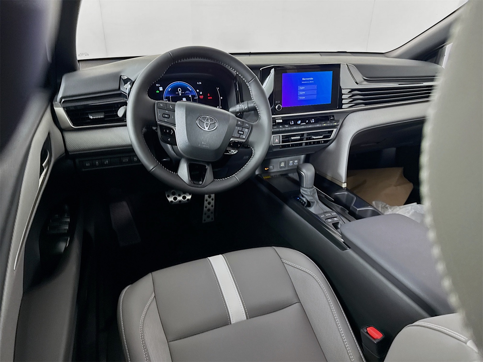 2025 Toyota Camry SE photo 14
