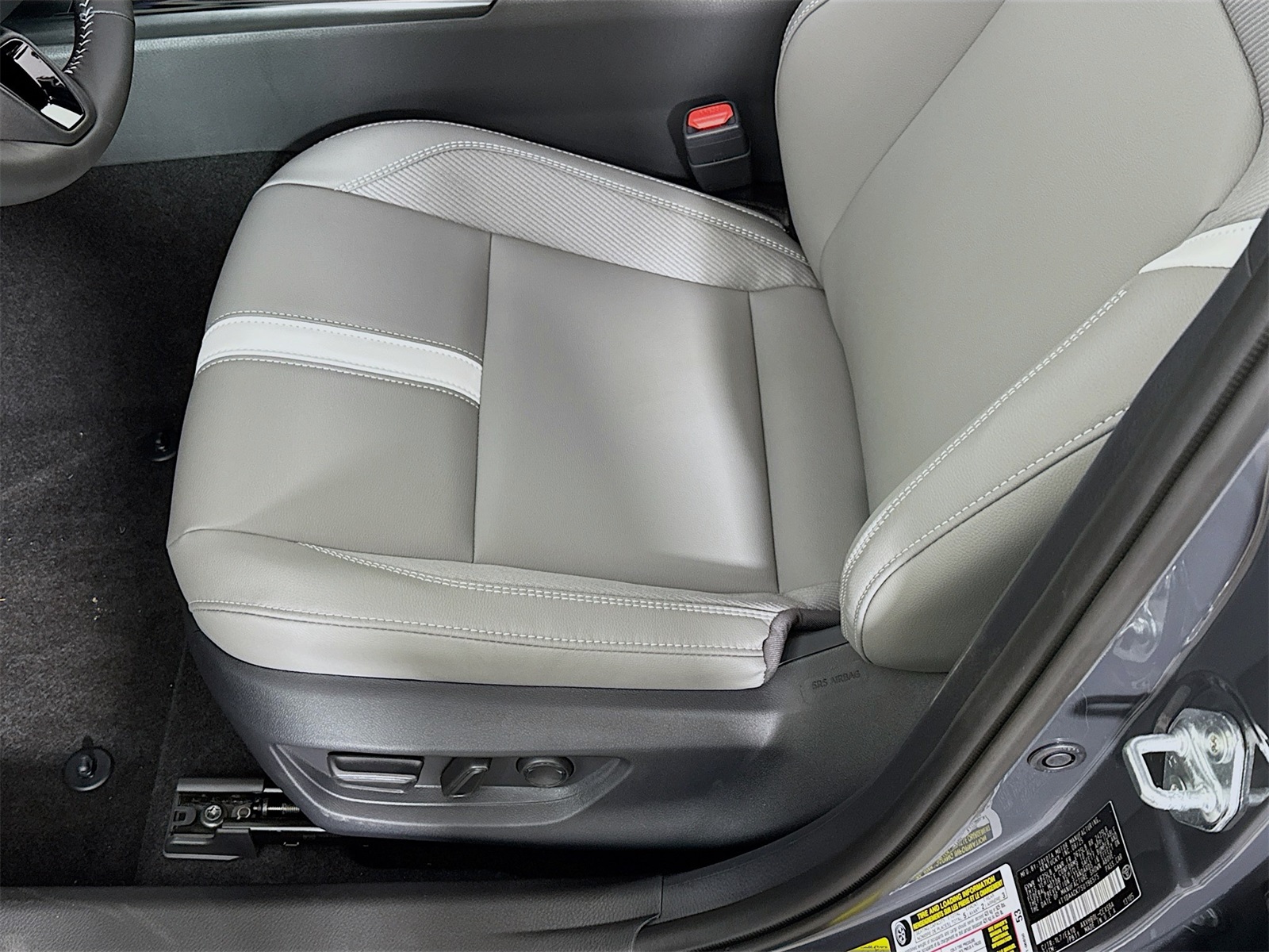 2025 Toyota Camry SE photo 16