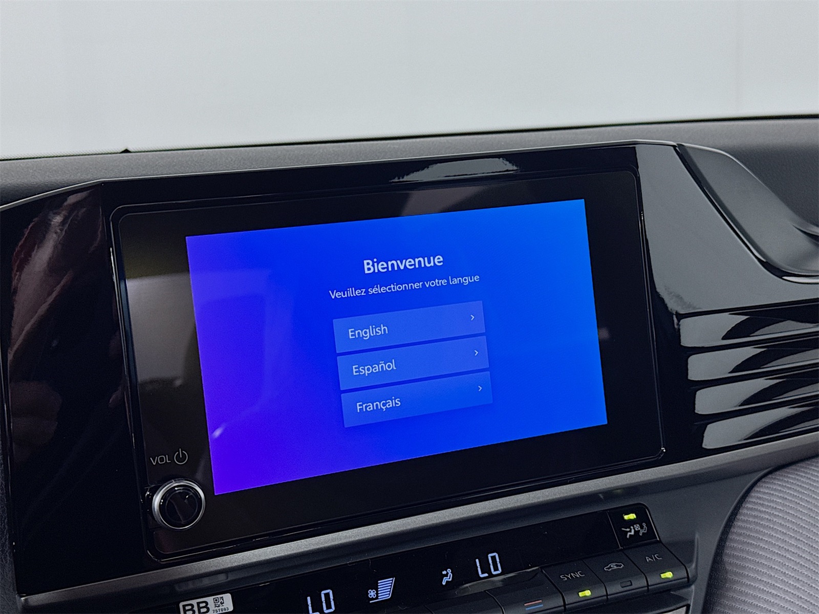 2025 Toyota Camry SE photo 7