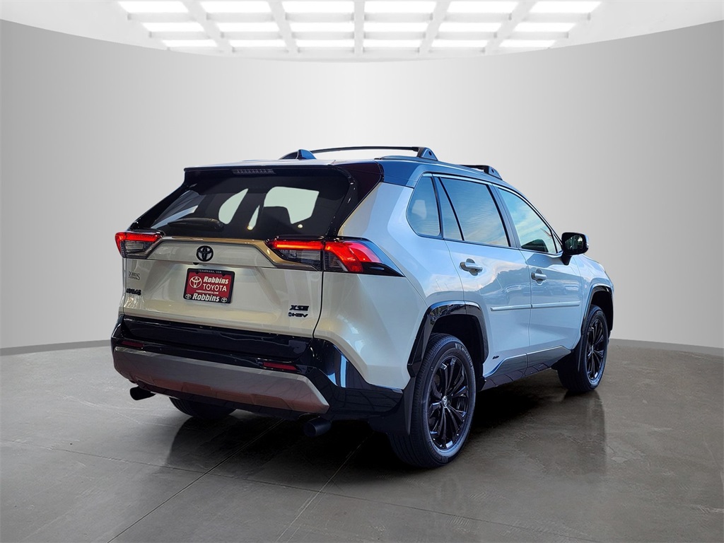 2025 Toyota RAV4 Hybrid XSE photo 2