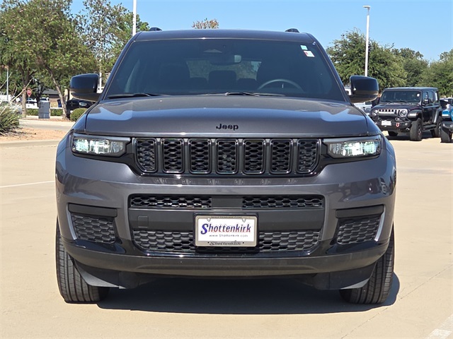 2024 Jeep Grand Cherokee Altitude photo 2