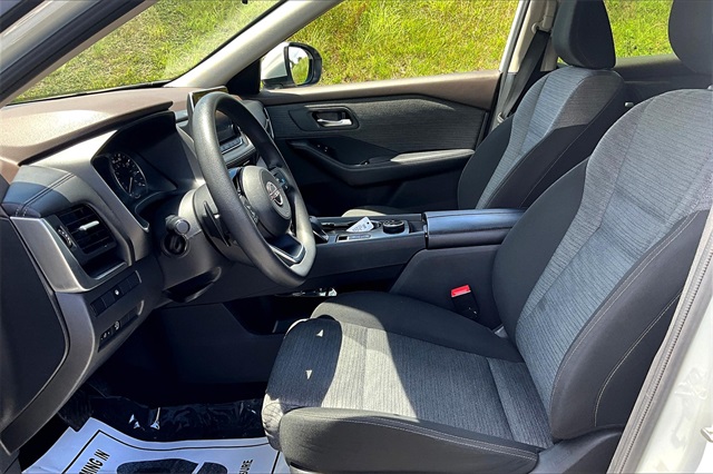 2023 Pearl White Tricoat Nissan Rogue SV AWD SUV