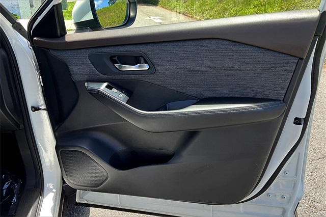 2023 Pearl White Tricoat Nissan Rogue SV AWD SUV