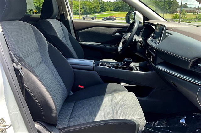 2023 Pearl White Tricoat Nissan Rogue SV AWD SUV