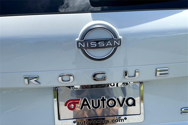 2023 Pearl White Tricoat Nissan Rogue SV AWD SUV