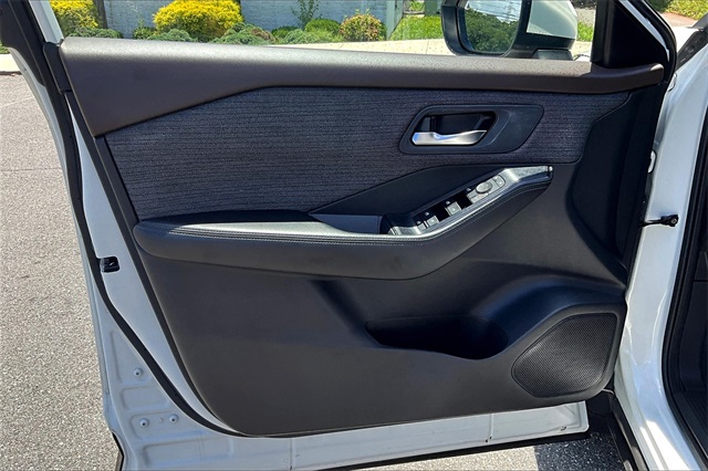 2023 Pearl White Tricoat Nissan Rogue SV AWD SUV