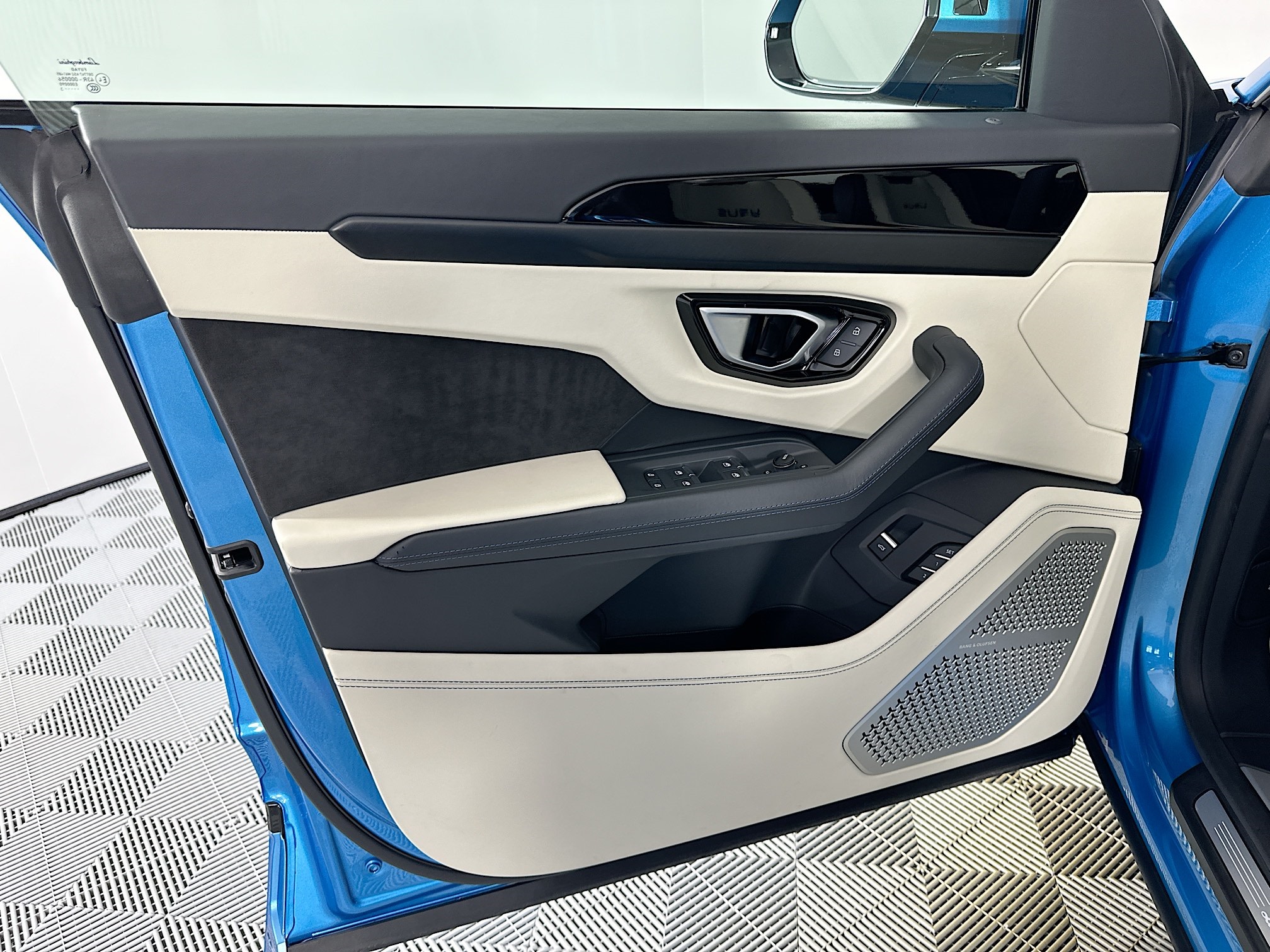 used 2023 Lamborghini Urus car, priced at $264,995