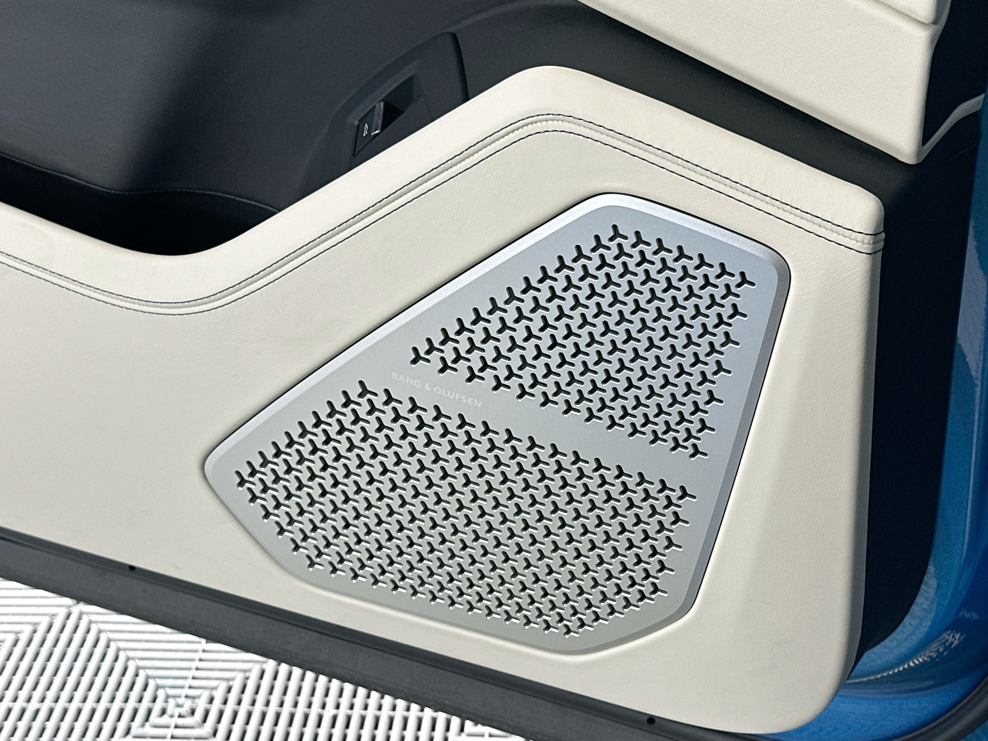 used 2023 Lamborghini Urus car, priced at $264,995