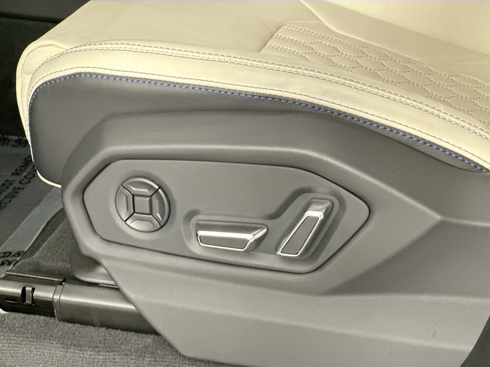 used 2023 Lamborghini Urus car, priced at $264,995