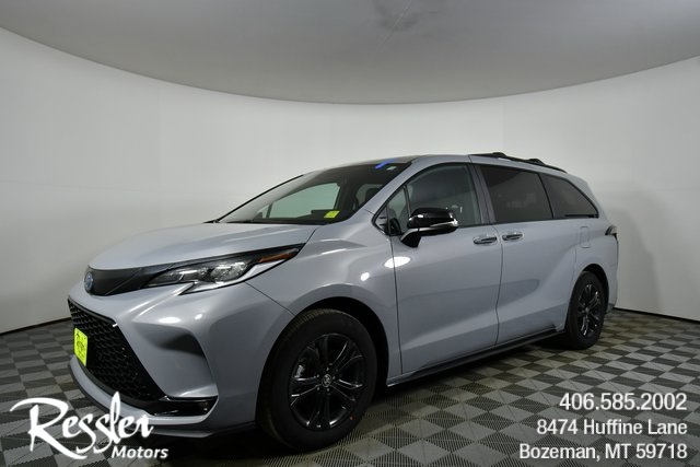 2025 Toyota Sienna XSE's photo