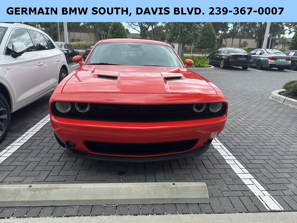 2019 Dodge Challenger SXT photo 2