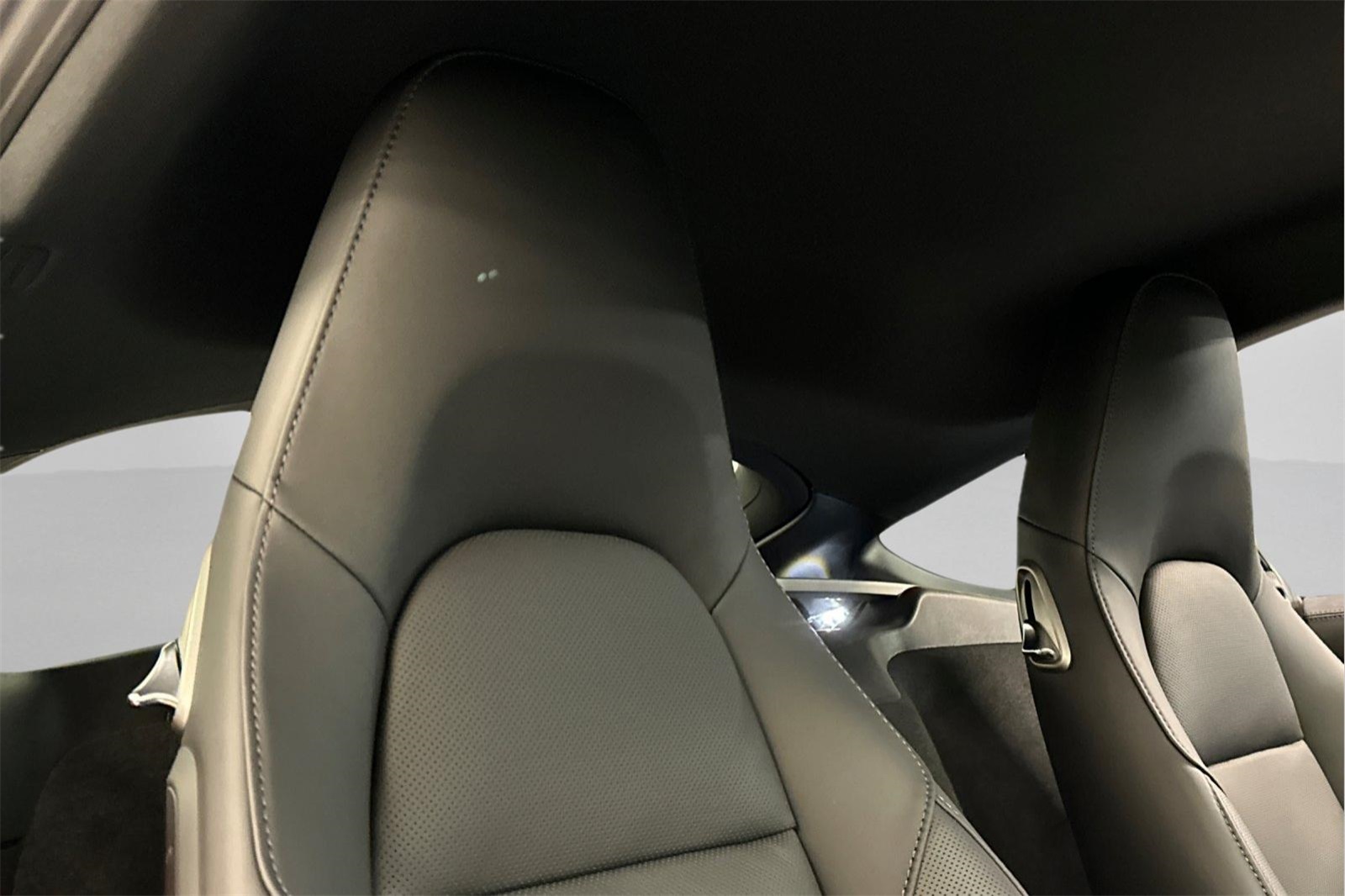 2025 Porsche Cayman S photo 16