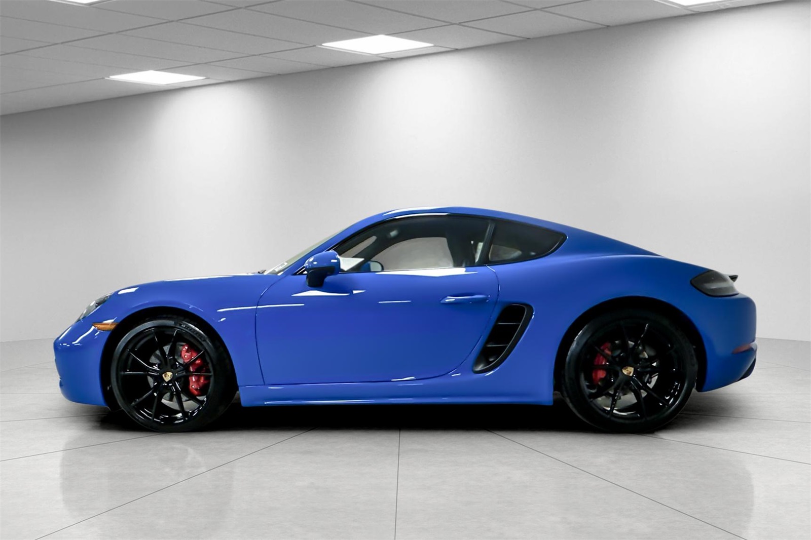 2025 Porsche Cayman S photo 2