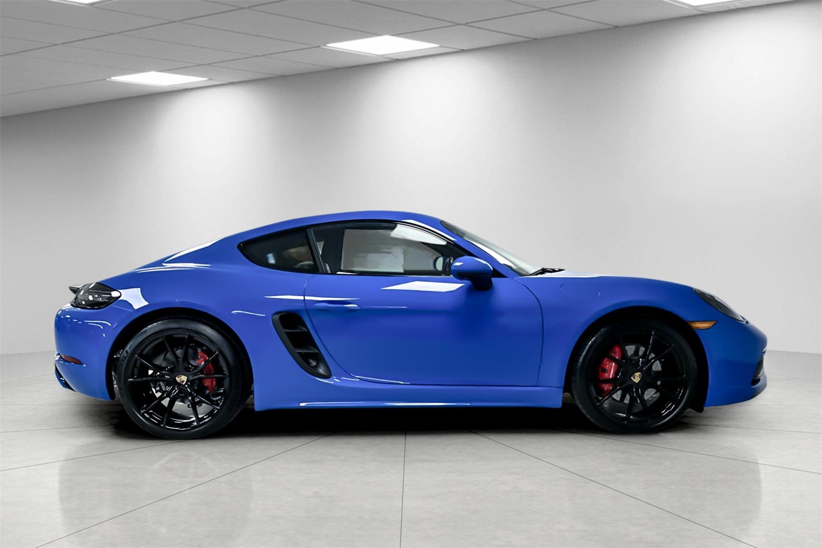 2025 Porsche Cayman S photo 9
