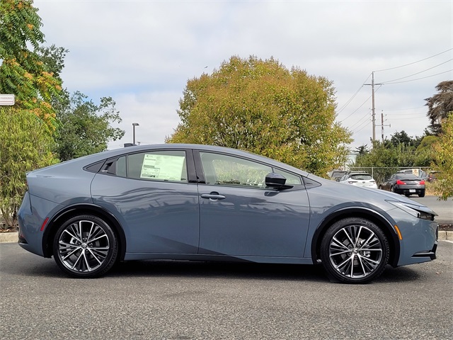 2026 Toyota Prius XLE photo 4