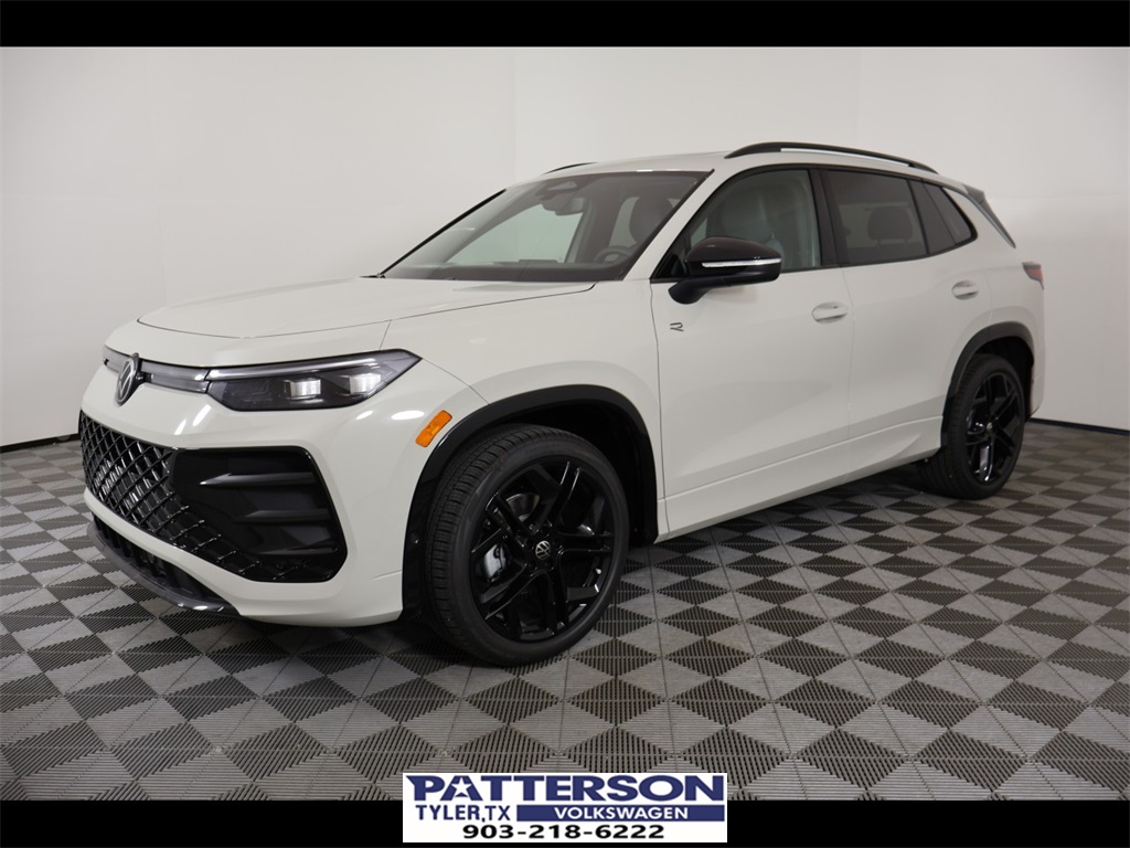 2026 Volkswagen Tiguan SE R-LINE BLACK's photo