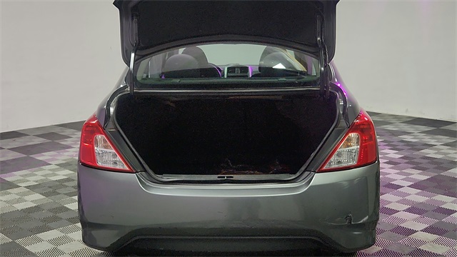 2016 Nissan Versa 1.6 SV FWD 2016 Nissan Versa 1.6 SV FWD