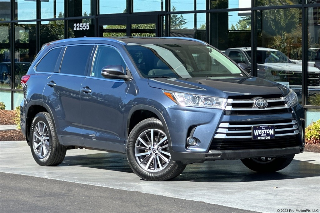 used 2017 Toyota Highlander car, priced at $22,921