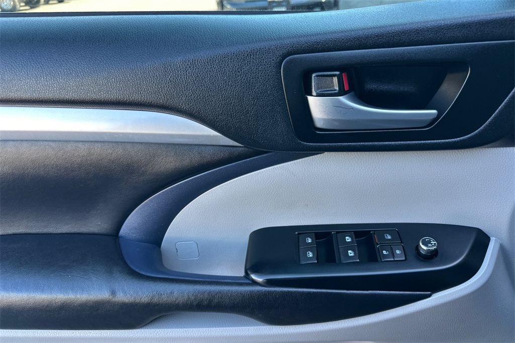 used 2017 Toyota Highlander car, priced at $22,921