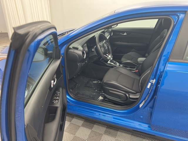 2022 Kia Forte GT-Line photo 11