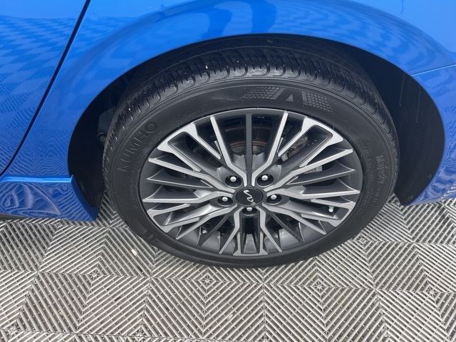 2022 Kia Forte GT-Line photo 9