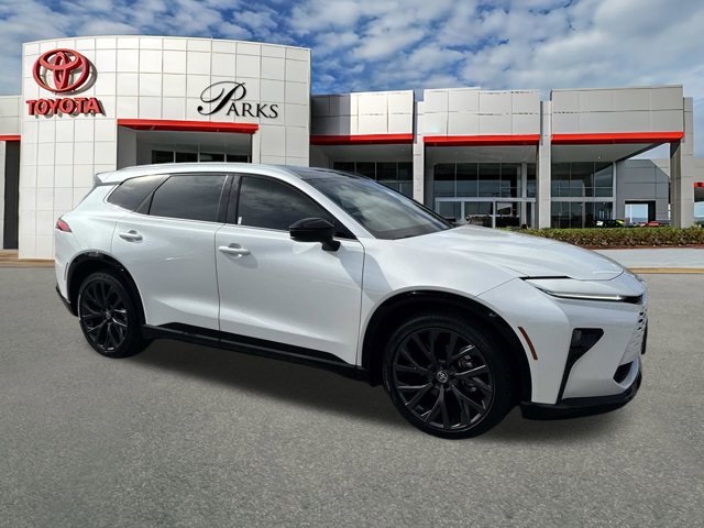 2025 Toyota Crown Signia Limited's photo