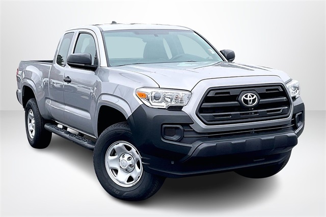 2017 Toyota Tacoma SR's photo