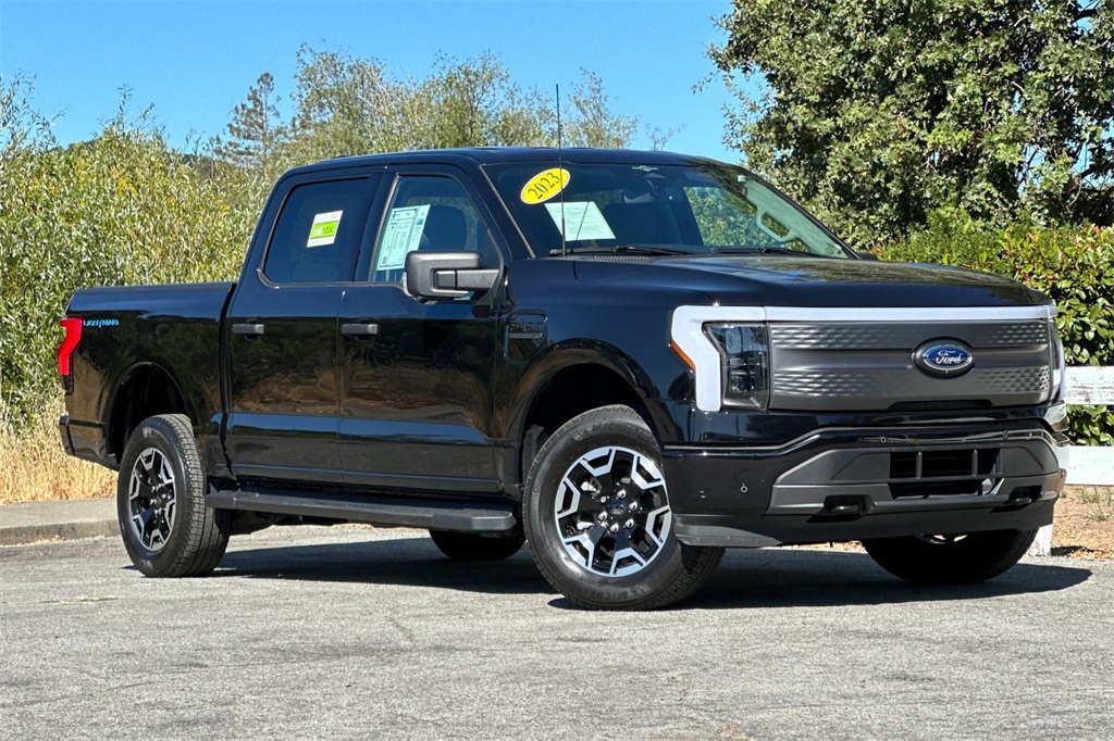 Used 2023 Ford F-150 Lightning XLT with VIN 1FTVW1EL5PWG39978 for sale in Canton, MI