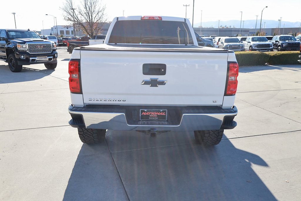 2017 Chevrolet Silverado 1500 LT photo 2