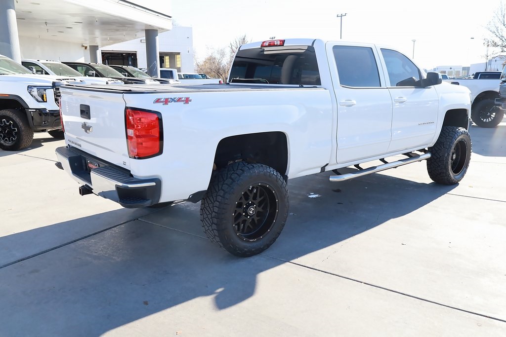 2017 Chevrolet Silverado 1500 LT photo 3