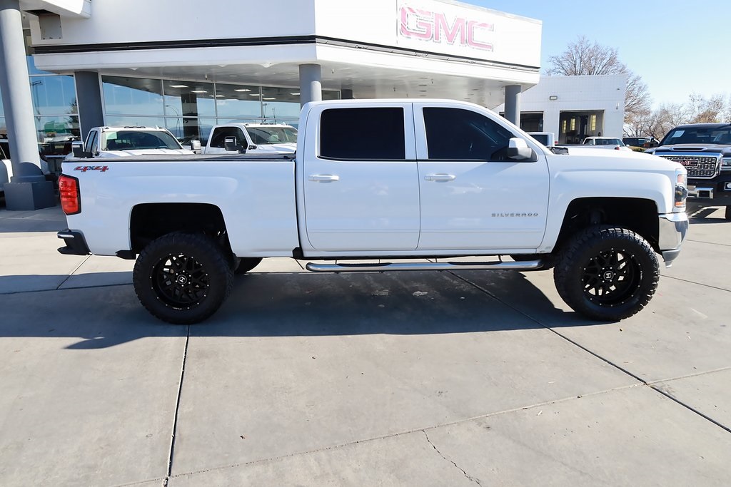 2017 Chevrolet Silverado 1500 LT photo 4