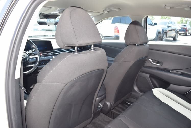 2024 White Hyundai Elantra SEL FWD Sedan