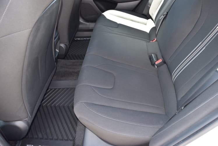 2024 White Hyundai Elantra SEL FWD Sedan
