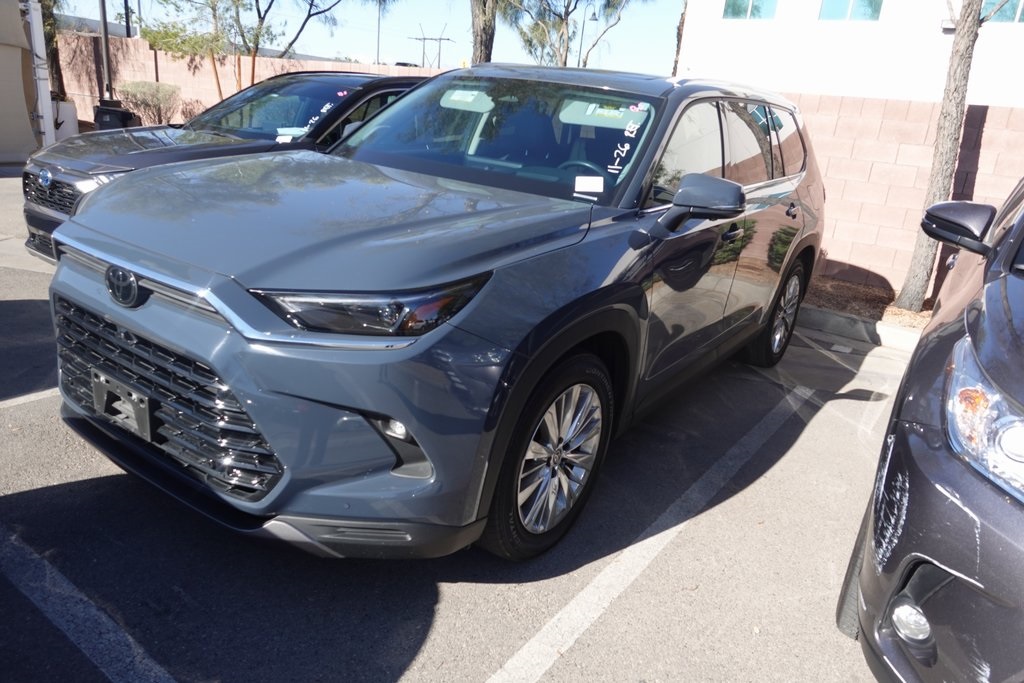 2024 Toyota Grand Highlander Platinum's photo