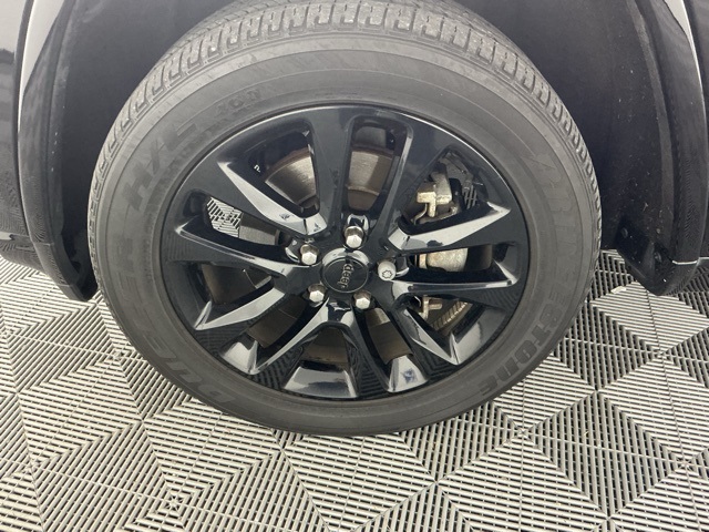 used 2021 Jeep Grand Cherokee car, priced at $23,998