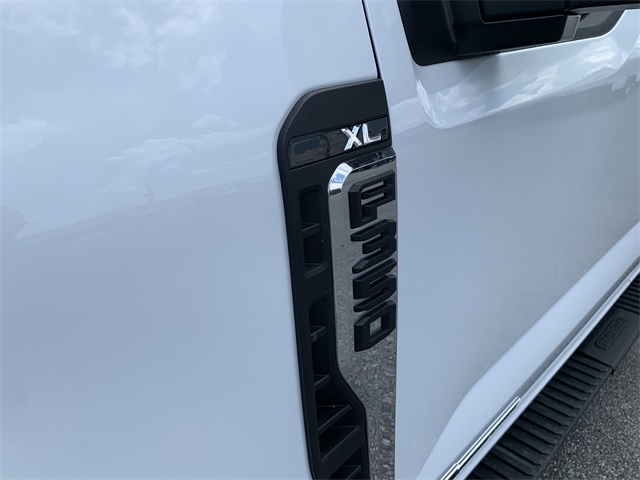 2025 Oxford White Ford Super Duty F-350 DRW XL 4X4 Truck