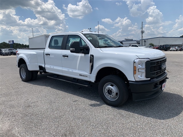 2025 Oxford White Ford Super Duty F-350 DRW XL 4X4 Truck