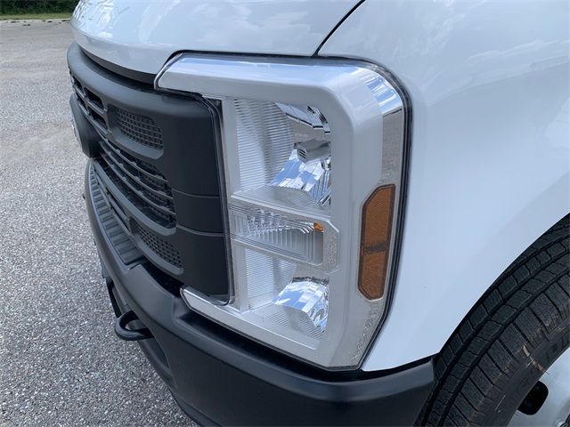 2025 Oxford White Ford Super Duty F-350 DRW XL 4X4 Truck