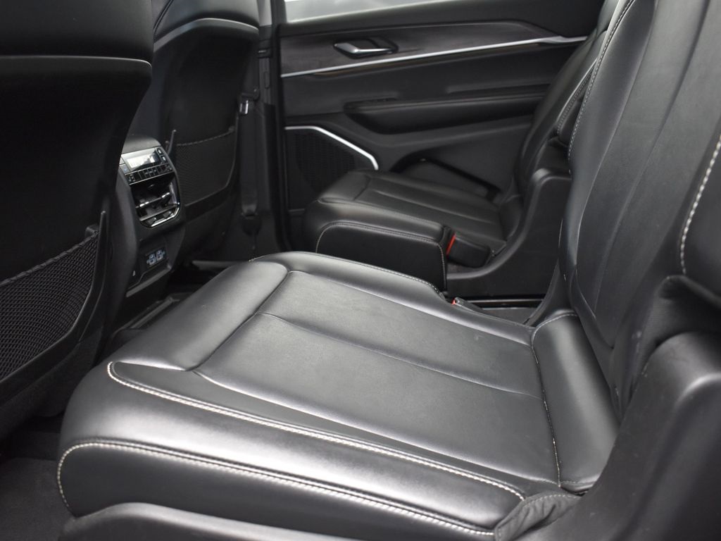 2021 Diamond Black Crystal Pearlcoat Jeep Grand Cherokee L Limited 4X4 SUV