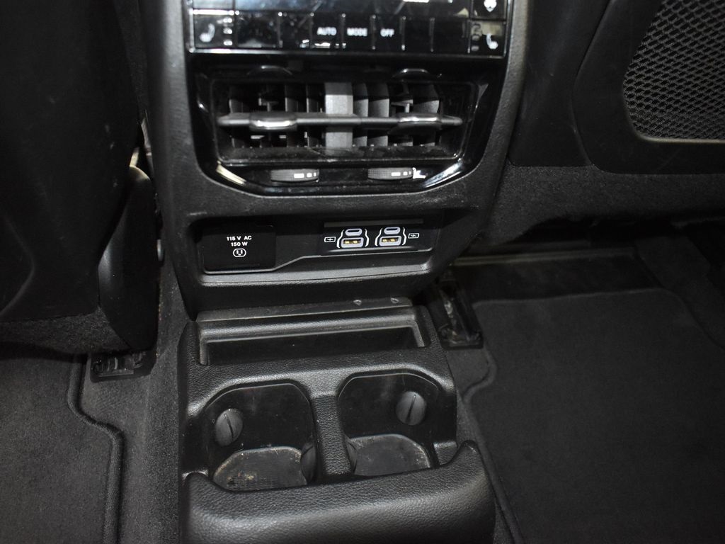 2021 Diamond Black Crystal Pearlcoat Jeep Grand Cherokee L Limited 4X4 SUV