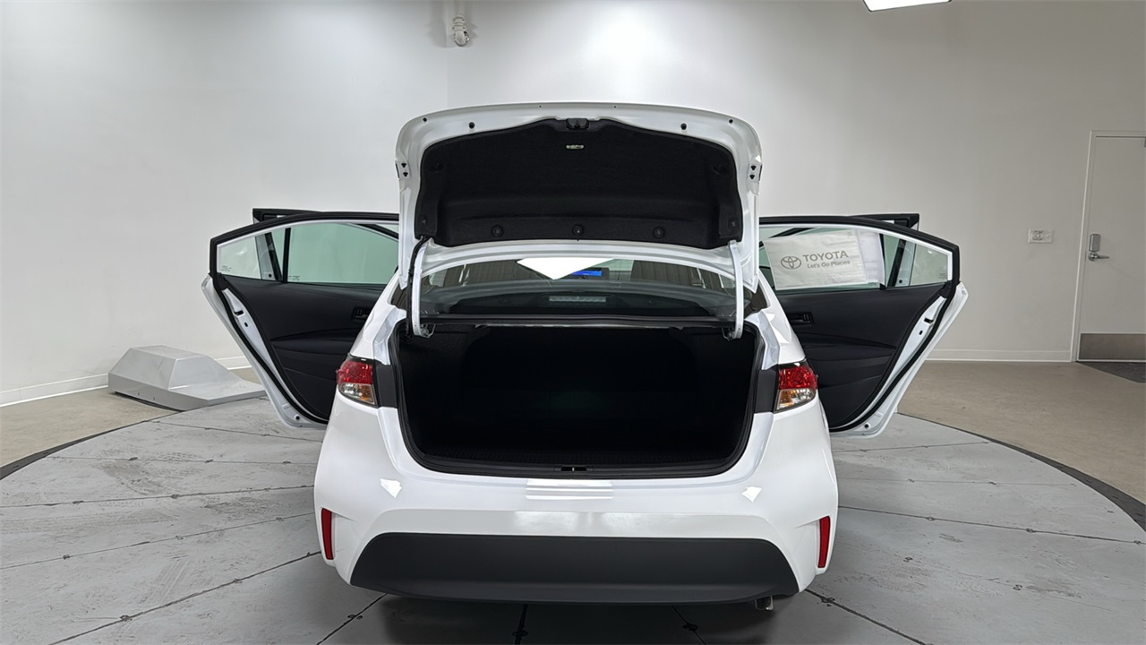 2026 Toyota Corolla LE photo 16