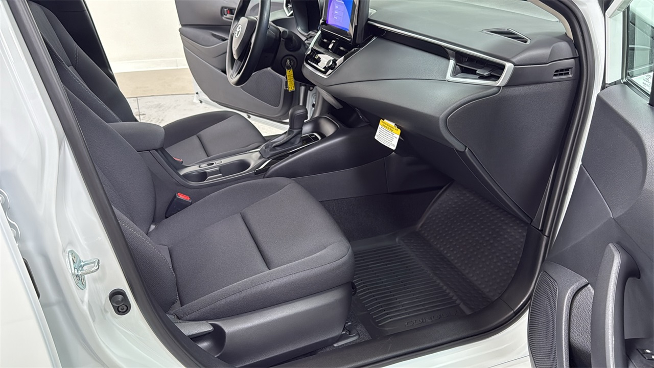 2026 Toyota Corolla LE photo 18