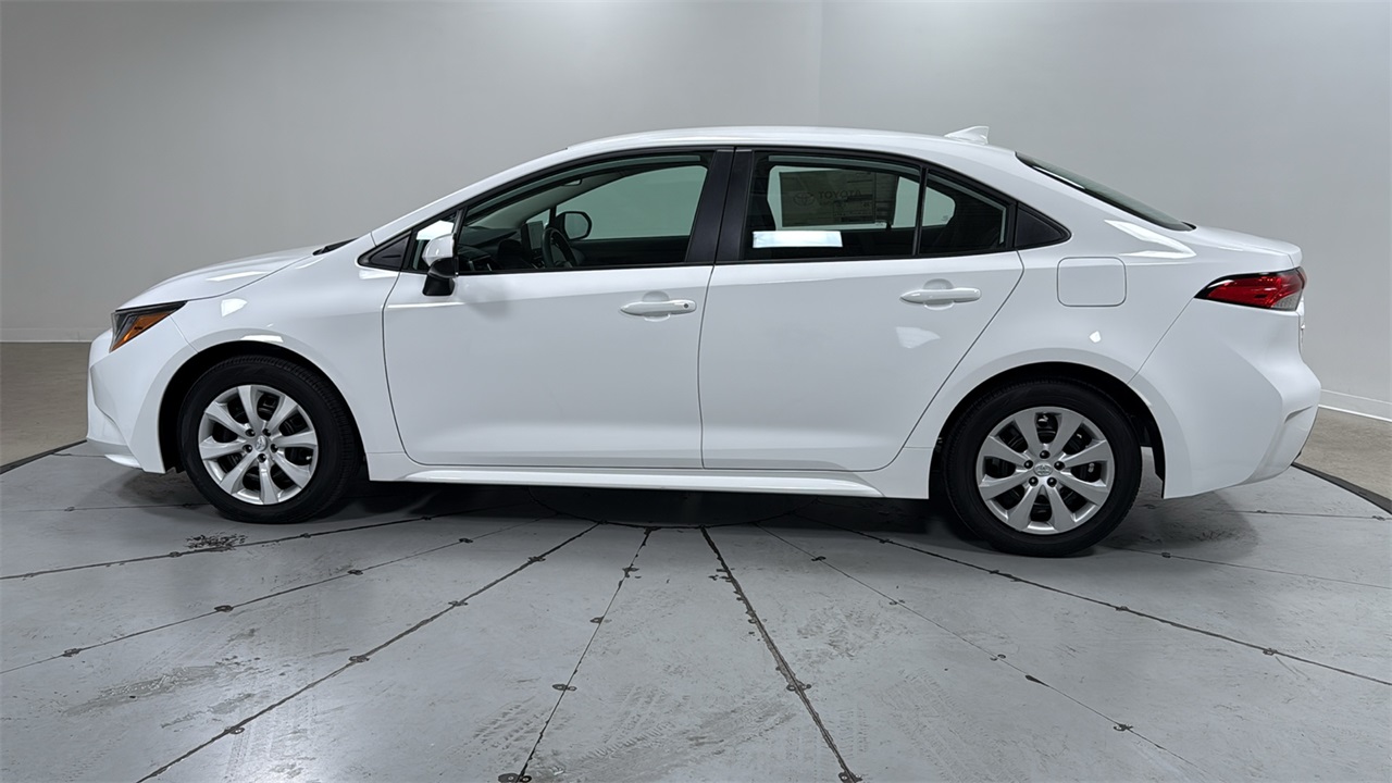 2026 Toyota Corolla LE photo 8