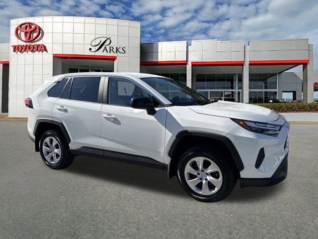 2025 Toyota RAV4 LE's photo