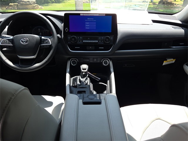 2025 Toyota Grand Highlander XLE photo 6