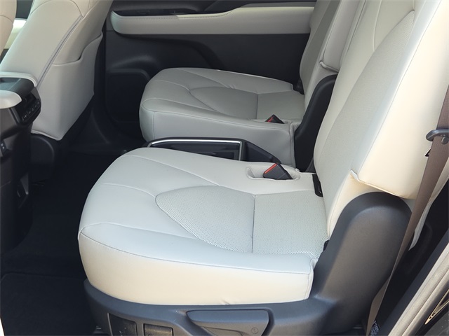 2025 Toyota Grand Highlander XLE photo 10