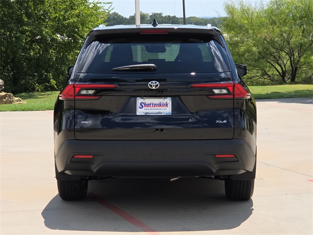 2025 Toyota Grand Highlander XLE photo 3