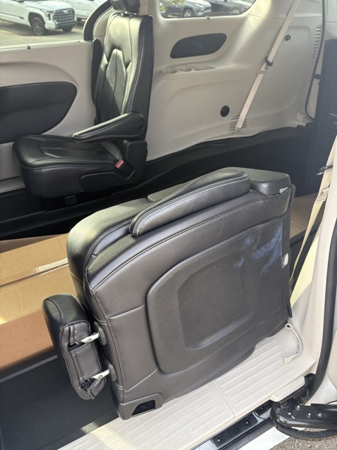 used 2022 Chrysler Pacifica car, priced at $53,903