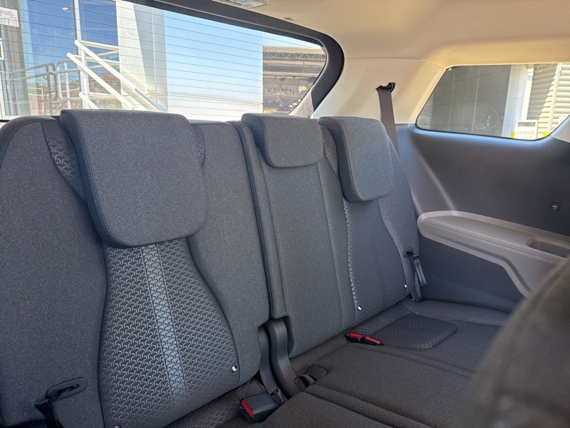 2026 Kia Carnival LX photo 12